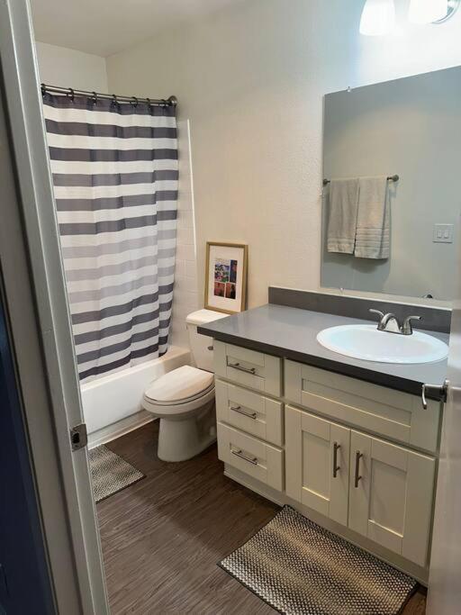 Two Bedroom Hollywood Apartamento